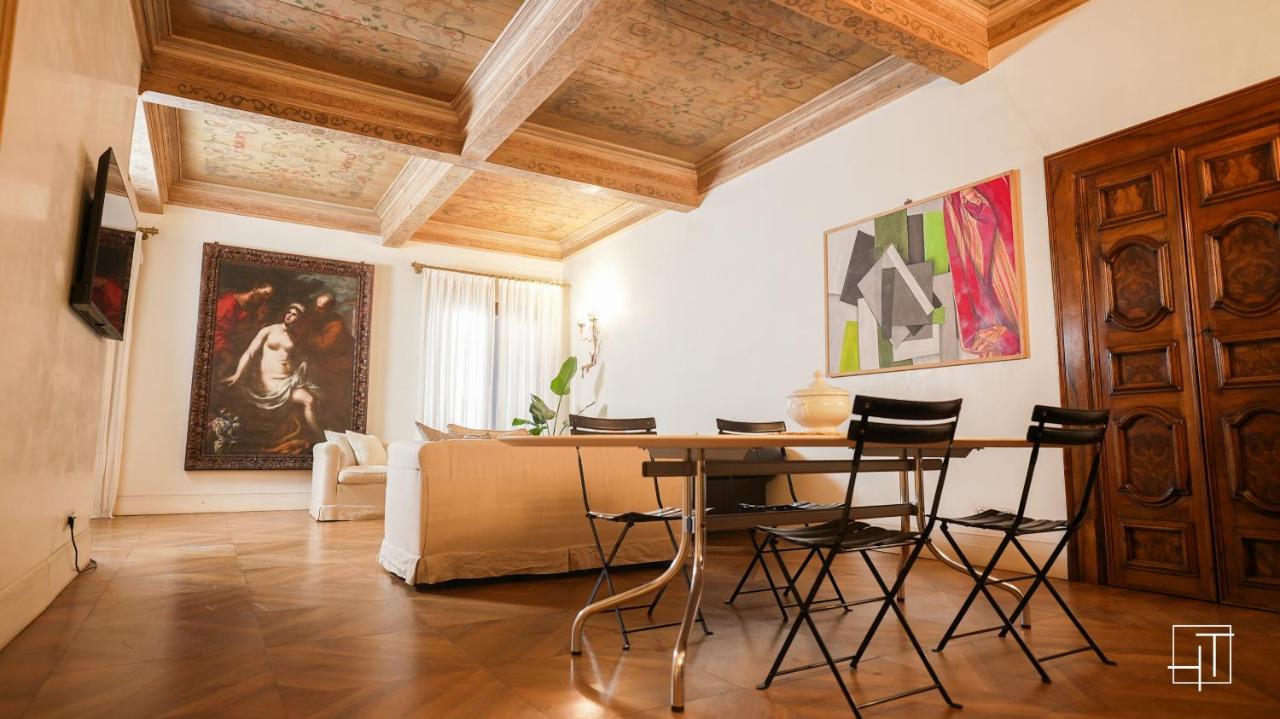 Ht - Casa Del Pittore In Piazza Delle Erbe Padova Luaran gambar