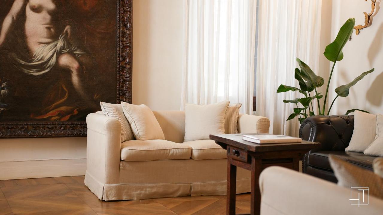 Ht - Casa Del Pittore In Piazza Delle Erbe Padova Luaran gambar