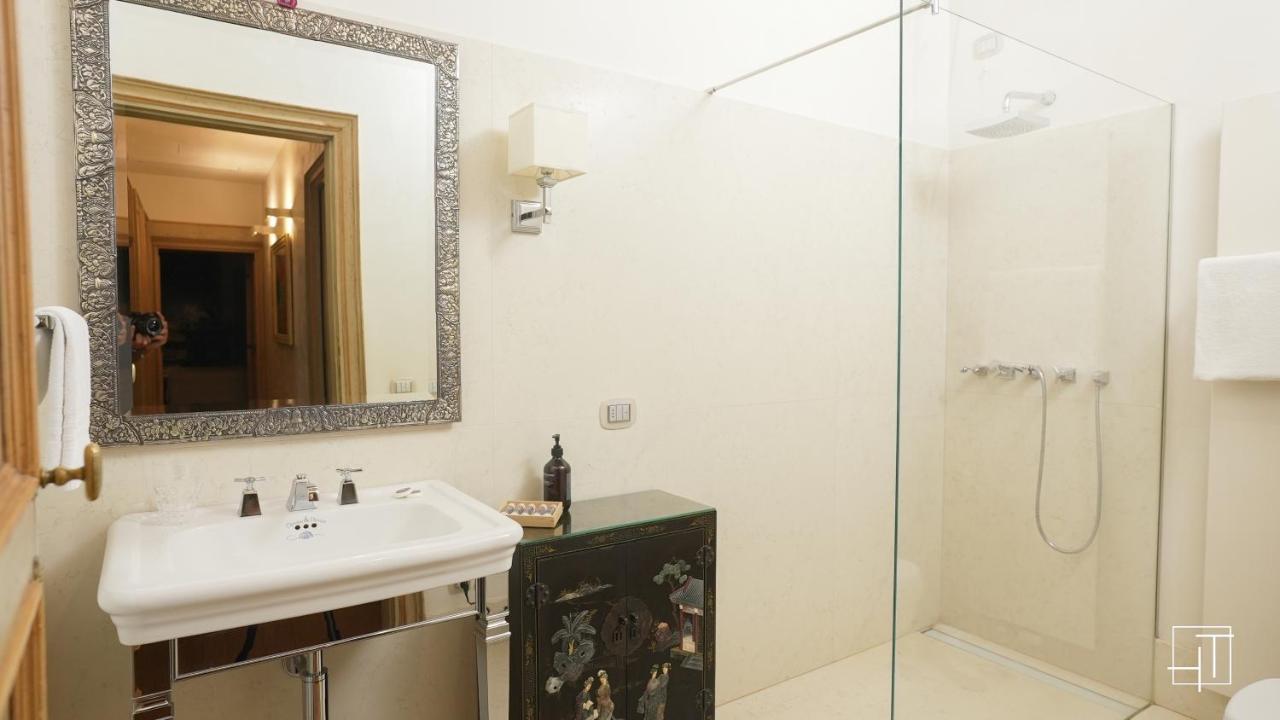 Ht - Casa Del Pittore In Piazza Delle Erbe Padova Luaran gambar